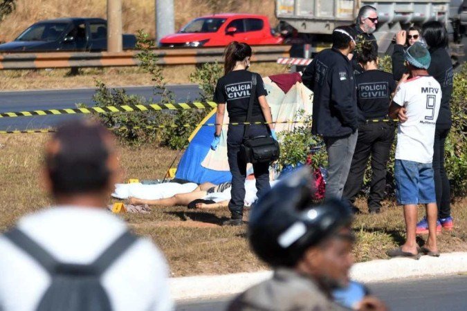 Mulher é assassinada e corpo abandonado às margens da Estrutural -  (crédito: Ed Alves/CB)