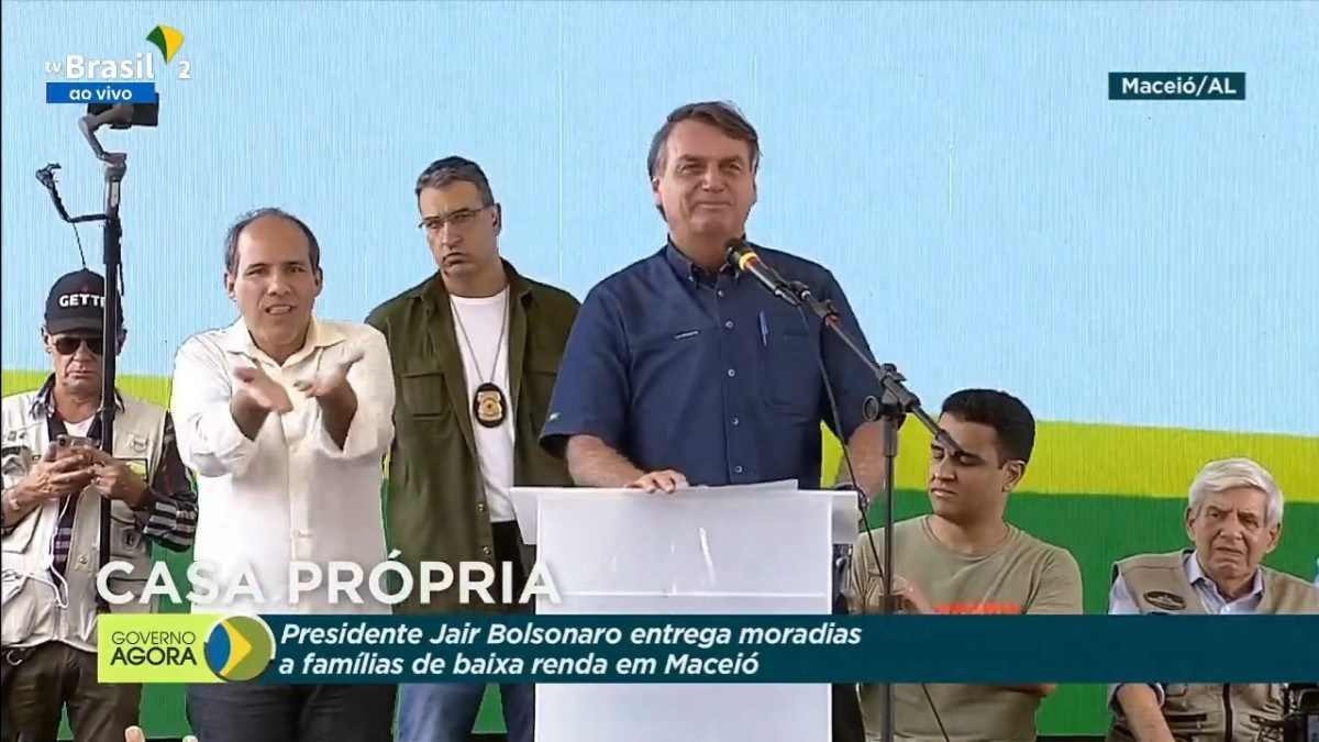 Bolsonaro confirma aumento do Auxílio Brasil de R$ 400 para R$ 600