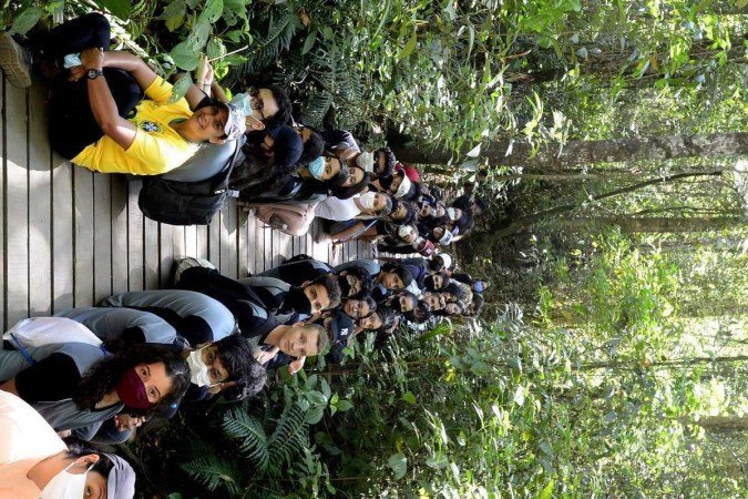  28/06/2022 Crédito: Marcelo Ferreira/CB/D.A Press. Brasil. Brasilia - DF - Parque Jardim Botânico. Projeto Cerrado Vivo, Alunos do  Centro de Ensino Médio deTaguatinga Norte participam do Projeto Cerrado Vivo com a professora Edijane Amaral.