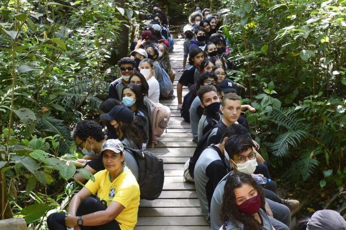  28/06/2022 Cr..dito: Marcelo Ferreira/CB/D.A Press. Brasil. Brasilia - DF - Parque Jardim Bot..nico. Projeto Cerrado Vivo, Alunos do  Centro de Ensino M..dio deTaguatinga Norte participam do Projeto Cerrado Vivo com a professora Edijane Amaral.
    