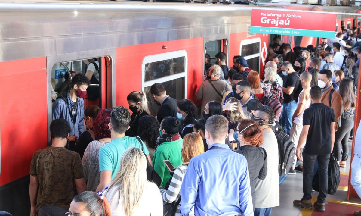 SP: em dia de greve de ônibus, trens da Linha 9 apresentam problemas
