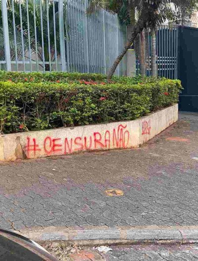 Alunos protestam para escola recontratar o professor de sociologia