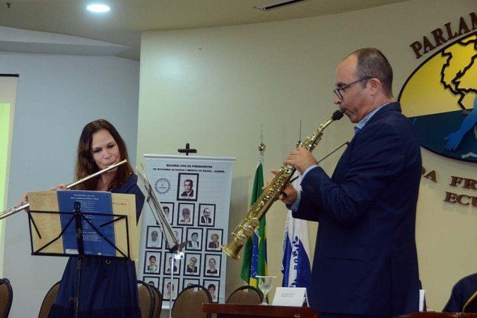 2-Ariadne Araújo Paixão e Carlos Augusto Gontijo dos Santos