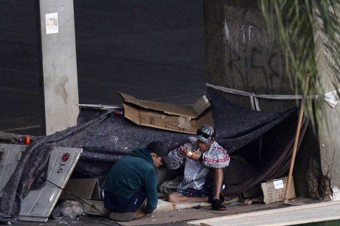  30/06/2022. Crédito: Minervino Júnior/CB/D.A Press. Brasil.  Brasilia - DF. Usuários de droga(crack) na Rodoviária do Plano Piloto.