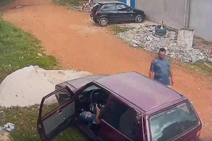Vídeo mostra criminosos em carro antes de roubar carga - (crédito: PCDF/Divulgação) Vídeo mostra criminosos em carro antes de roubar carga - (crédito: PCDF/Divulgação)