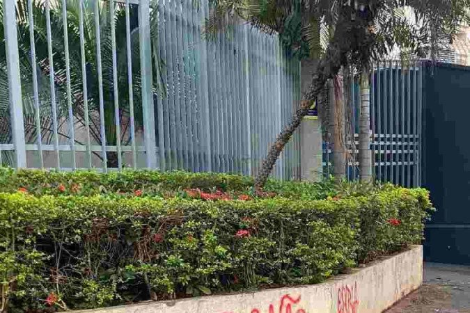 Alunos protestam para escola recontratar o professor de sociologia