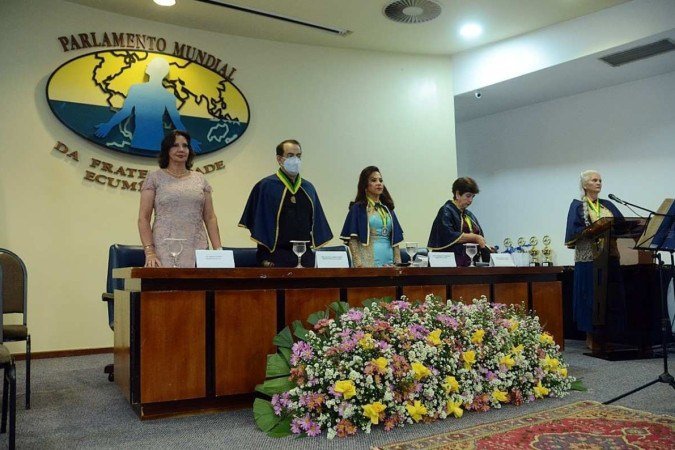 Shirlei Pontes, Augusto Guerra Vicente, a presidente Meireluce Fernandes e Nádia Nascimento