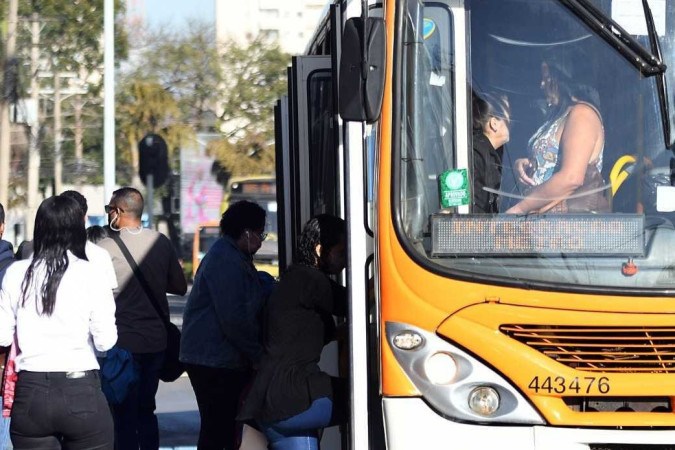 O que abre e fecha no fim de ano? Veja o horário de funcionamento da bolsa,  dos bancos e do transporte público nas semanas do Natal e Ano Novo - Seu  Dinheiro