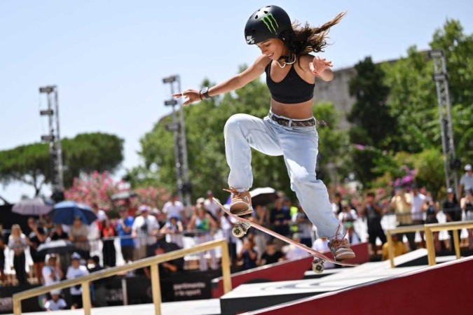 Rayssa Leal ganha mais uma etapa do mundial de skate