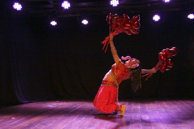 Marcela Hollanda no palco do Festival Dulcina