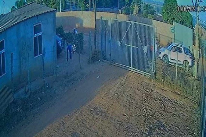 Robson caminhava na rua com a mulher, quando foi cercado, perseguido por, pelo menos, cinco criminosos e executado - (crédito: PCDF/Divulgação) Robson caminhava na rua com a mulher, quando foi cercado, perseguido por, pelo menos, cinco criminosos e executado - (crédito: PCDF/Divulgação)