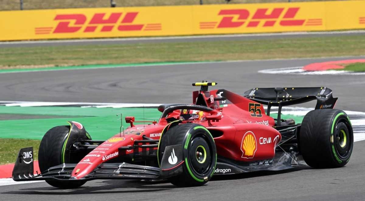Sainz lidera 2ª treino em Silverstone; Hamilton mostra evolução