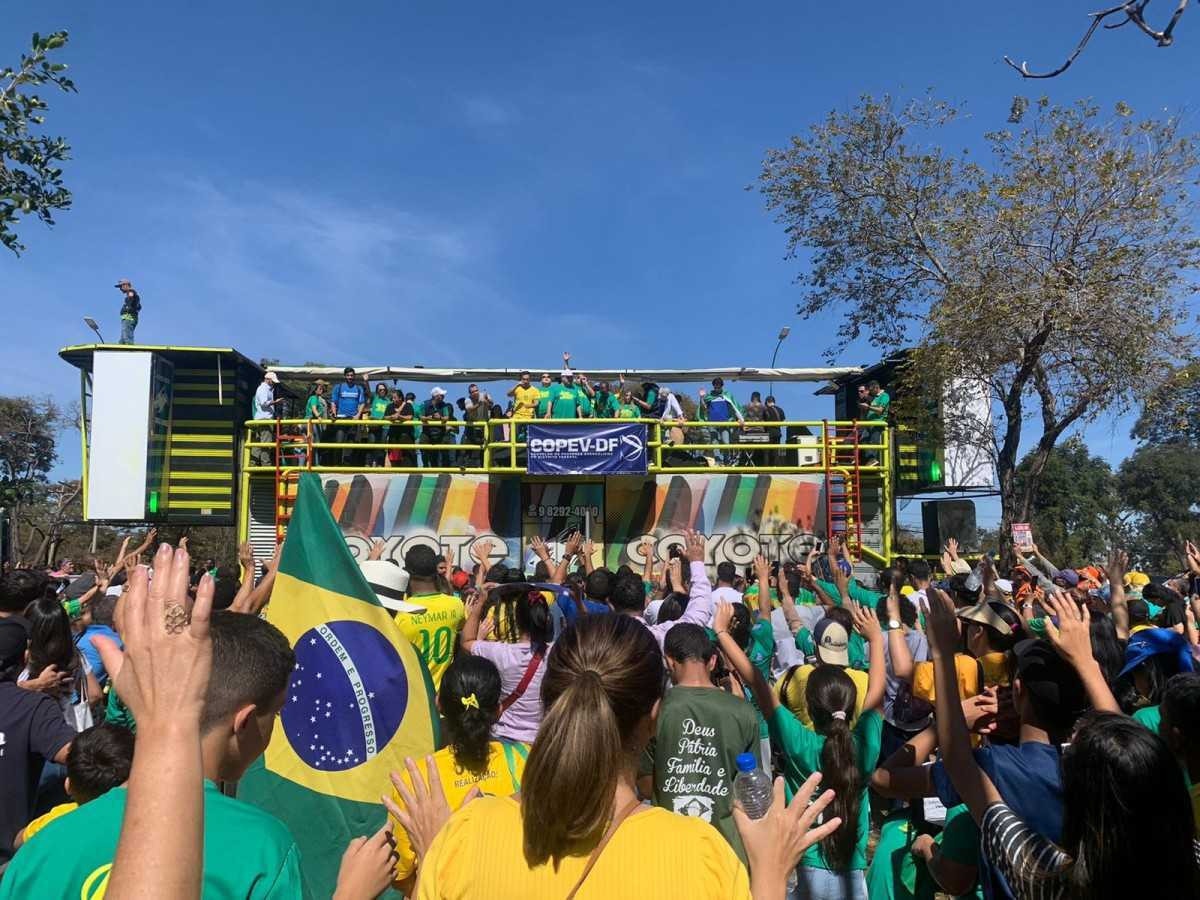 Brasilienses vão às ruas em Marcha para Jesus: renovação da fé