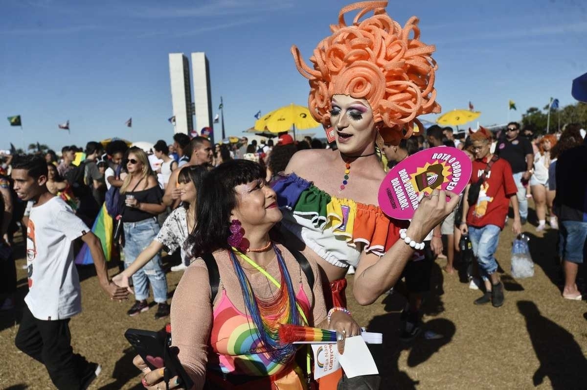 Horário do metrô será ampliado para Parada do Orgulho LGBTS deste domingo 