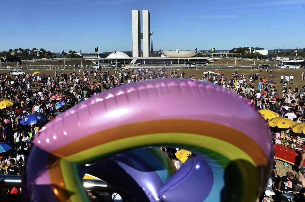 Metrô terá horário ampliado no domingo devido à Parada LGBTQIA+