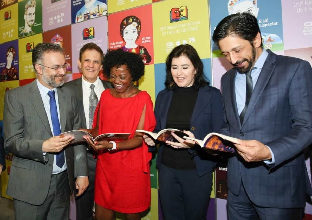 Em bienal, Simone Tebet defende criação de CPI do MEC