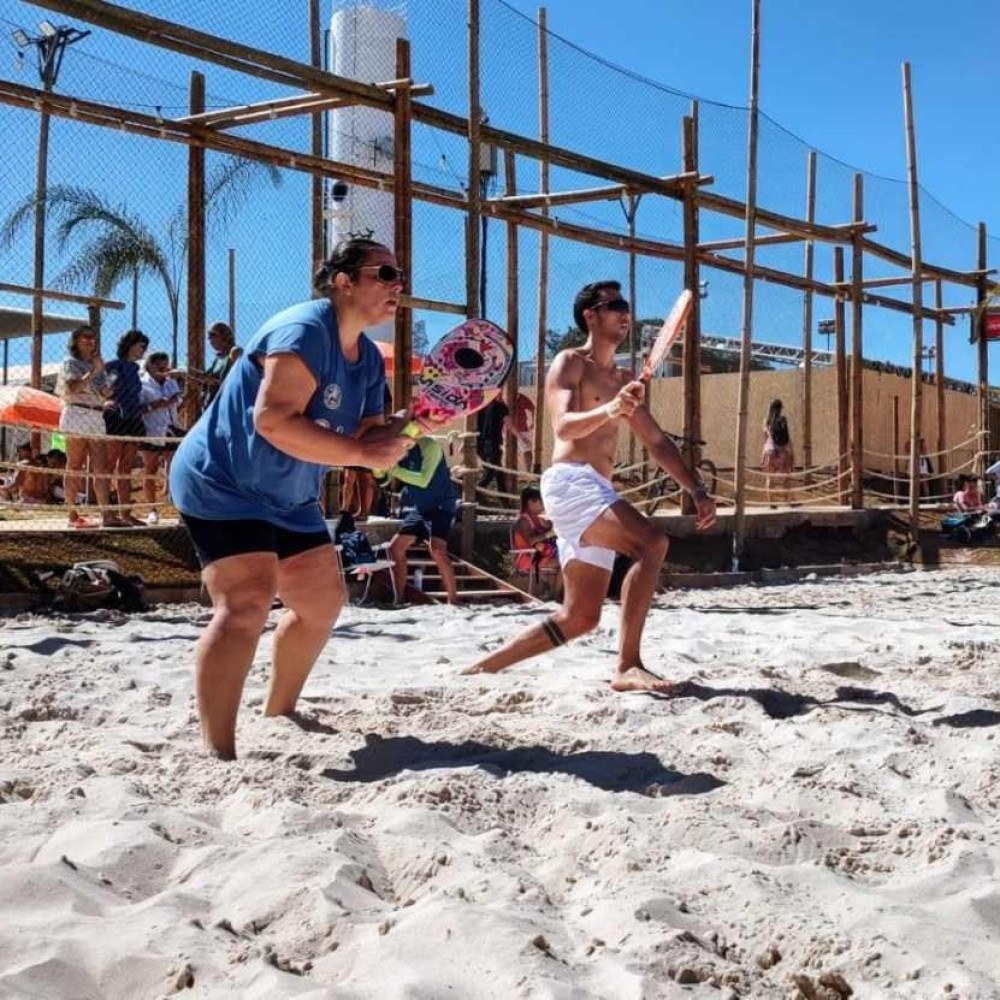 Beach Tennis é uma das atrações que movimentam o festival Na Praia