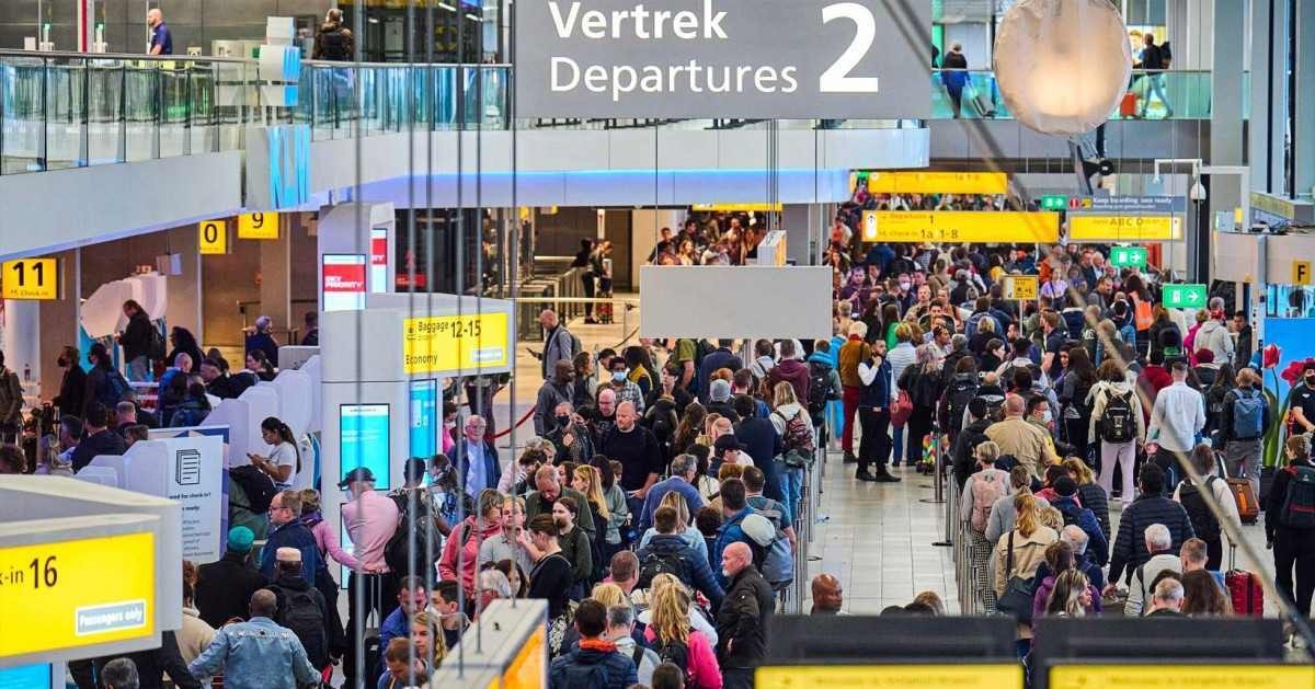 Máscara deixa de ser obrigatória em aeroportos e voos no Brasil