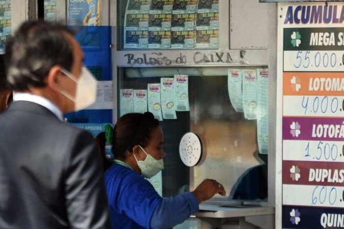  04/07/2022. Crédito: Ed Alves/CB/D.A Press. Brasil. Brasília - DF. Cidades. Mega Sena acumula e próximo concurso deve pagar R$ 55 milhões. 