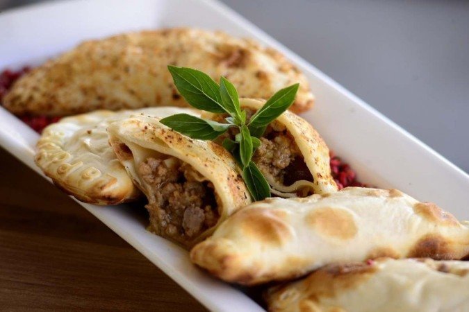  04/07/2022. Crédito: Carlos Vieira/CB/D.A Press. Brasil, Brasilia - DF. Gastronomia. Favs Contadas. Empanadas do chef Gustavo Mariasis, do restaurante La Portena.