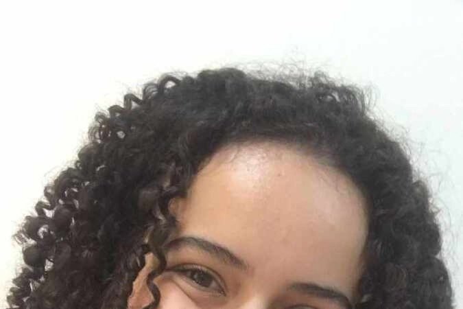 Giovanna Cunha, 17 anos, foi aprovada em terceiro lugar em medicina, mas já frequenta o mesmo curso na USP de Ribeirão Preto