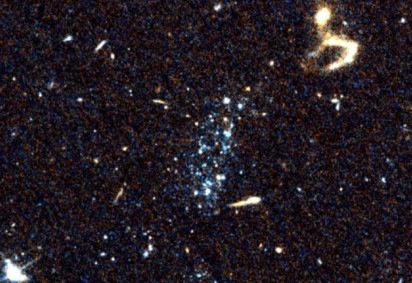 A coleção de estrelas azuis principalmente jovens é vista aqui usando a Câmera Avançada do Telescópio Espacial Hubble para Pesquisas - (crédito: Michael Jones/Reprodução) A coleção de estrelas azuis principalmente jovens é vista aqui usando a Câmera Avançada do Telescópio Espacial Hubble para Pesquisas - (crédito: Michael Jones/Reprodução)