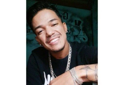 Polícia divulga foto de suspeito de matar namorada em Taguatinga Norte. Gustavo Brito Carvalho teve prisão decretada pela Justiça, na última quinta-feira (30/6), pela morte de Priscila Teixeira - (crédito: Divulgação/PCDF) Polícia divulga foto de suspeito de matar namorada em Taguatinga Norte. Gustavo Brito Carvalho teve prisão decretada pela Justiça, na última quinta-feira (30/6), pela morte de Priscila Teixeira - (crédito: Divulgação/PCDF)