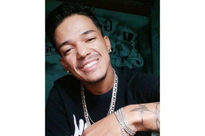 Polícia divulga foto de suspeito de matar namorada em Taguatinga Norte. Gustavo Brito Carvalho teve prisão decretada pela Justiça, na última quinta-feira (30/6), pela morte de Priscila Teixeira - (crédito: Divulgação/PCDF) Polícia divulga foto de suspeito de matar namorada em Taguatinga Norte. Gustavo Brito Carvalho teve prisão decretada pela Justiça, na última quinta-feira (30/6), pela morte de Priscila Teixeira - (crédito: Divulgação/PCDF)