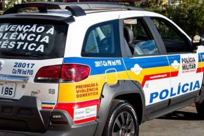 Criança chama polícia após mãe ser agredida pelo padrasto dela em Conceição das Alagoas - (crédito: Divulgação / PMMG) Criança chama polícia após mãe ser agredida pelo padrasto dela em Conceição das Alagoas - (crédito: Divulgação / PMMG)