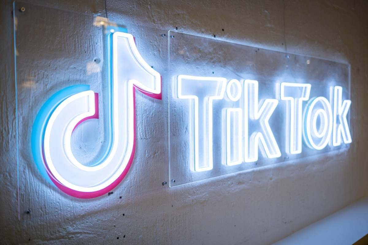 Comissão Europeia veta o TikTok dos smartphones e dispositivos oficiais