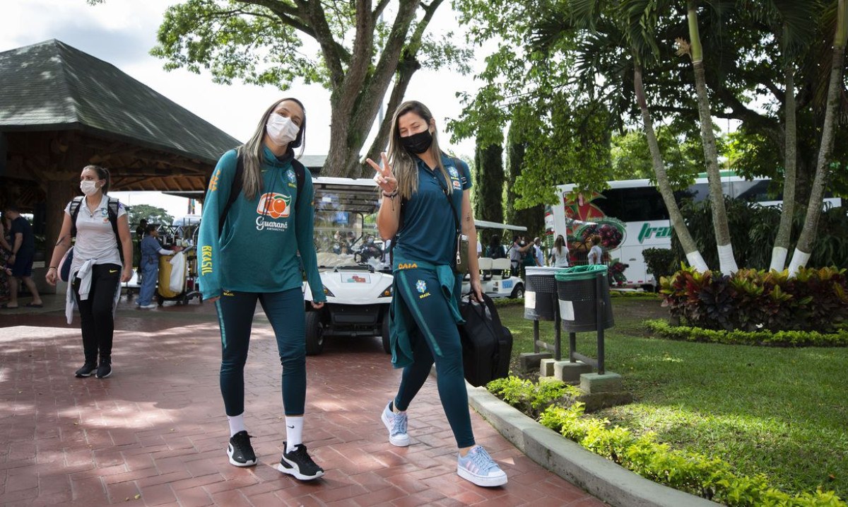 Seleção feminina desembarca na Colômbia para disputar Copa América