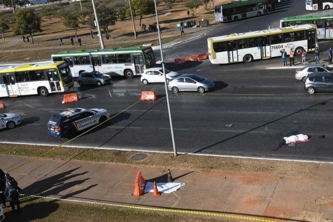 O corpo de Gisele foi lançado para a pista do Eixo Monumental