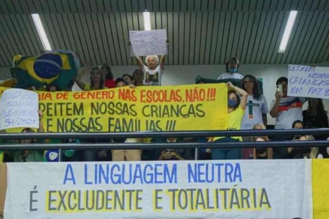 Câmara aprova PL que proíbe linguagem neutra em escolas de BH