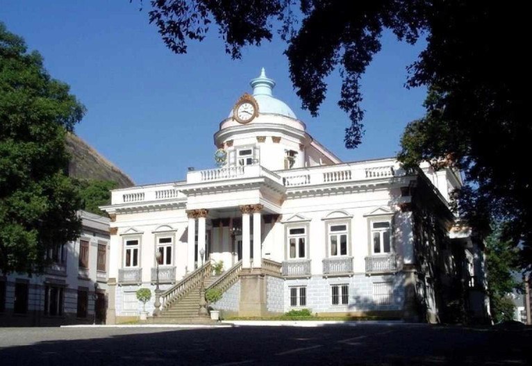 Sinasefe se manifesta após uso de bandeira nazista em colégio militar do Rio