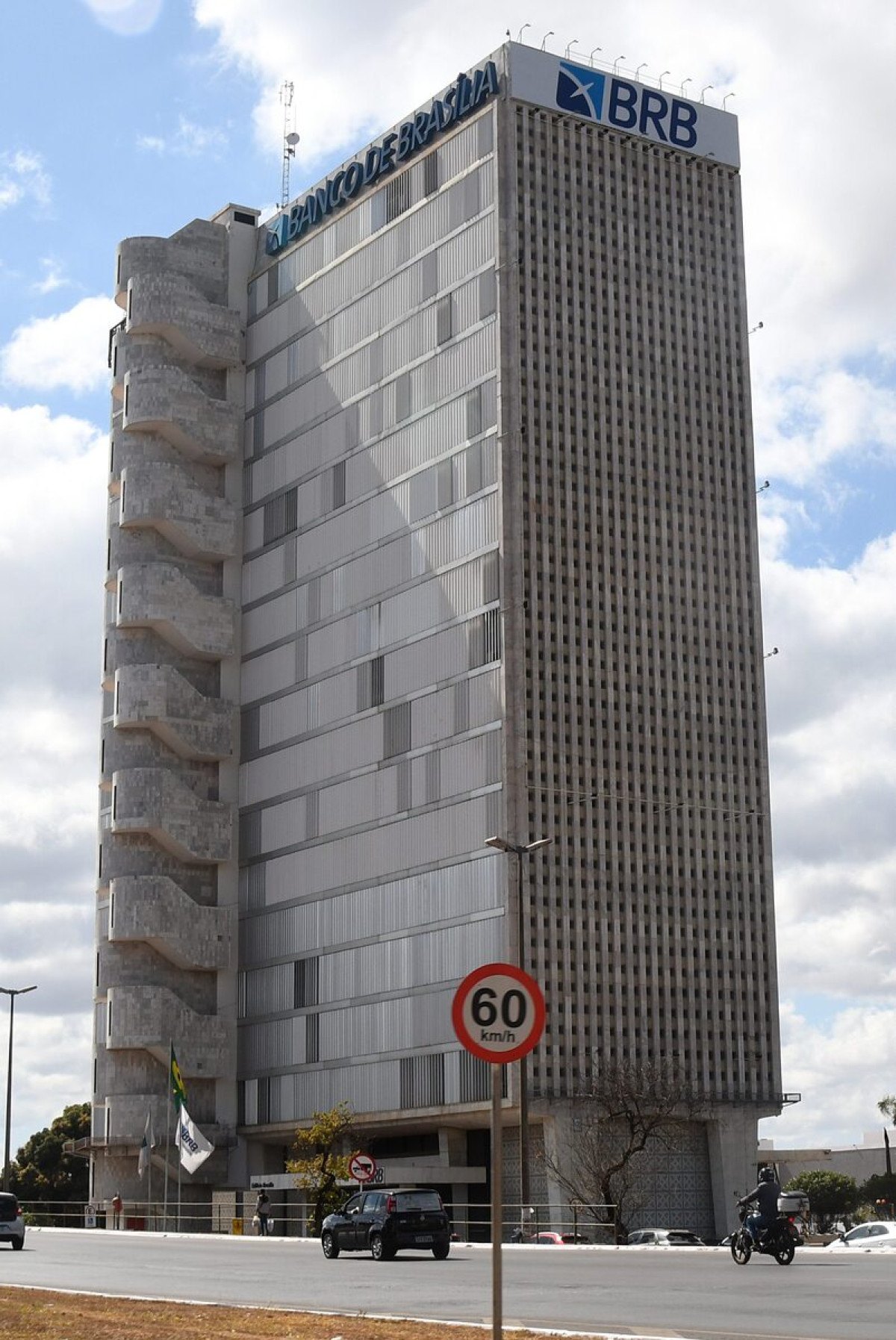 Banco Central exige mudança e lucro do BRB desaba