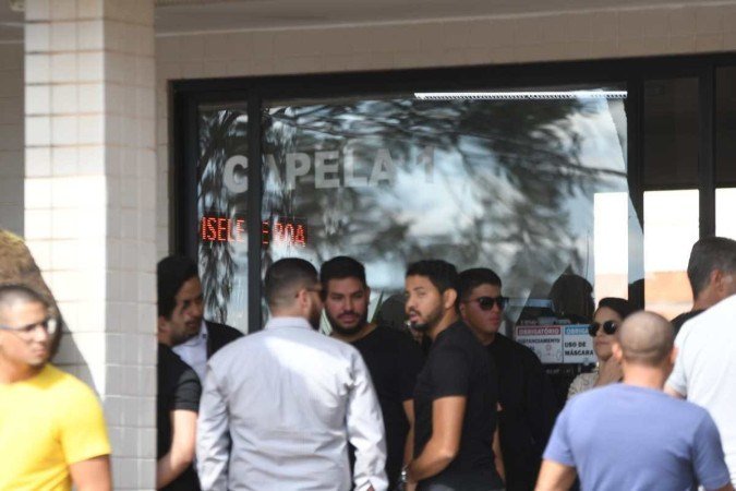 Enterro Gisele Boaventura Silva, mulher que morreu em acidente na Rodoviária, ocorre nesta quinta