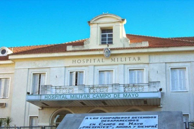 Em frente ao hospital do complexo militar Campo de Mayo, foi instalada uma placa para lembrar as vÃtimas do regime. Em frente ao hospital do complexo militar Campo de Mayo, foi instalada uma placa para lembrar as vÃtimas do regime.