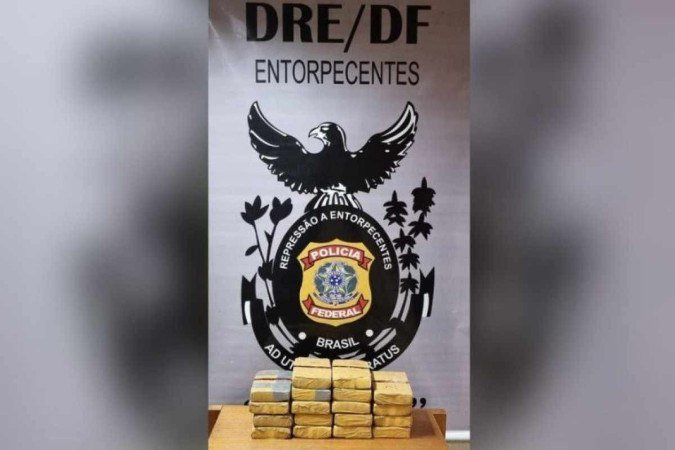 Polícia apreendeu drogas e dois veículos durante abordagem - (crédito: Polícia Federal/ Reprodução) Polícia apreendeu drogas e dois veículos durante abordagem - (crédito: Polícia Federal/ Reprodução)