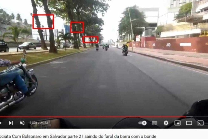 É montagem foto que mostra Bolsonaro passando de moto sob uma faixa 