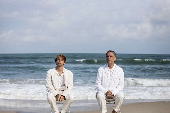 Arnaldo Antunes e Vitor Araújo: parceria afinada na experimentação -  (crédito: José de Holanda/Divulgação)