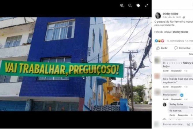É montagem foto que mostra Bolsonaro passando de moto sob uma faixa 