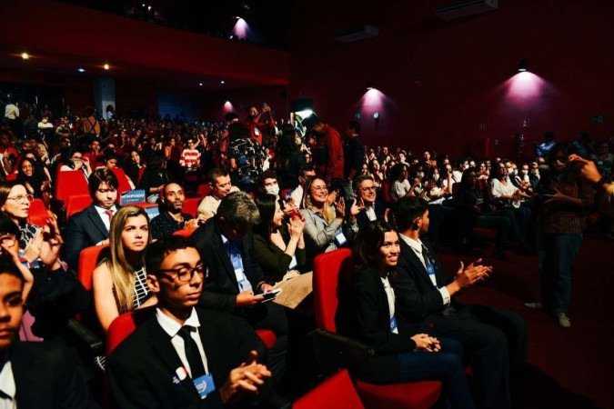 A escola  sabatinou candidatos ao governo do estado e cargos do Legislativo Estadual e Federal