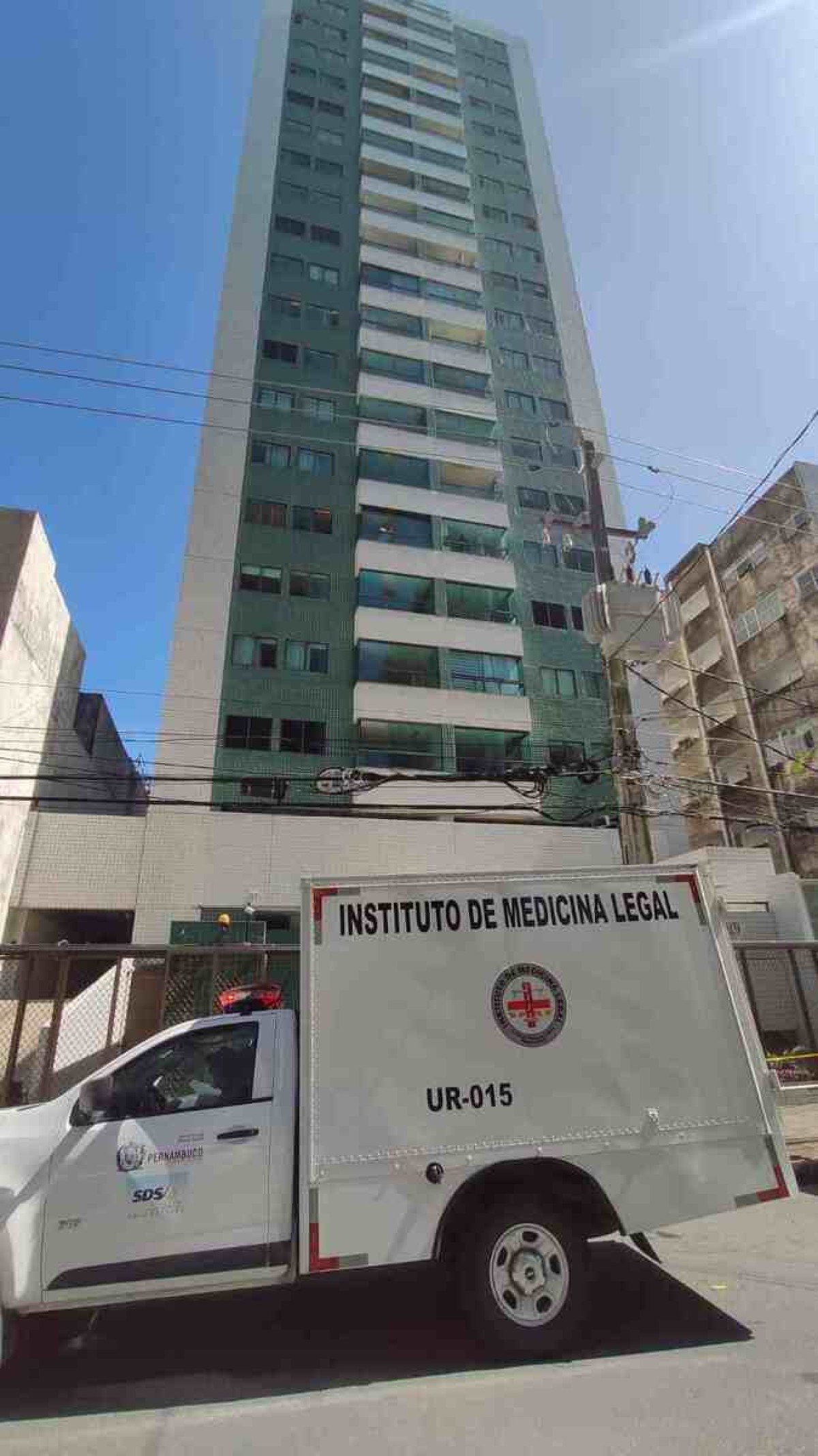 Homem atira em ex-mulher e filha e mata atual namorado dela em Recife