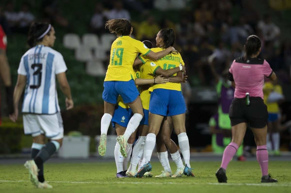 Brasil estreia na Copa América Feminina com goleada sobre a Argentina