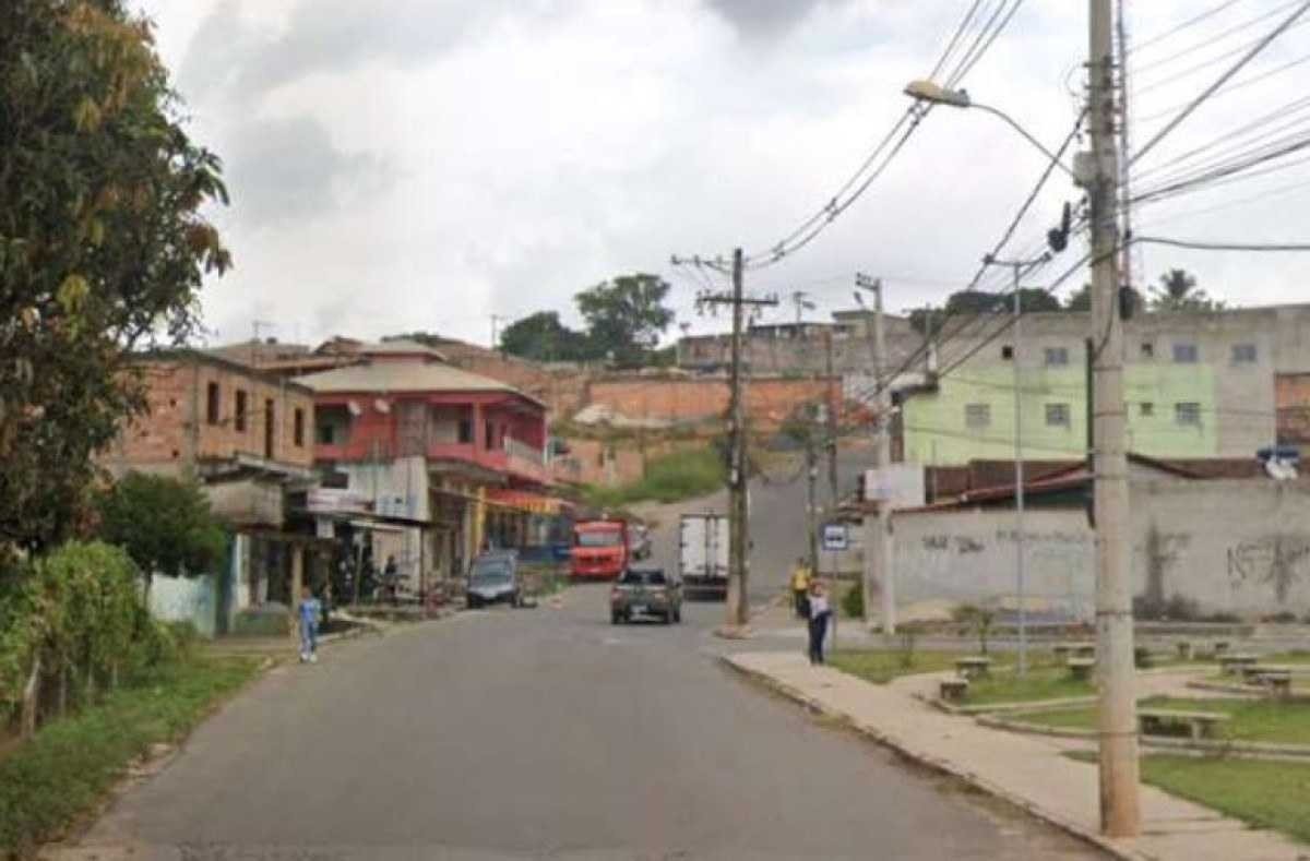 Adolescente de 12 anos morre após bater bicicleta em carro em BH