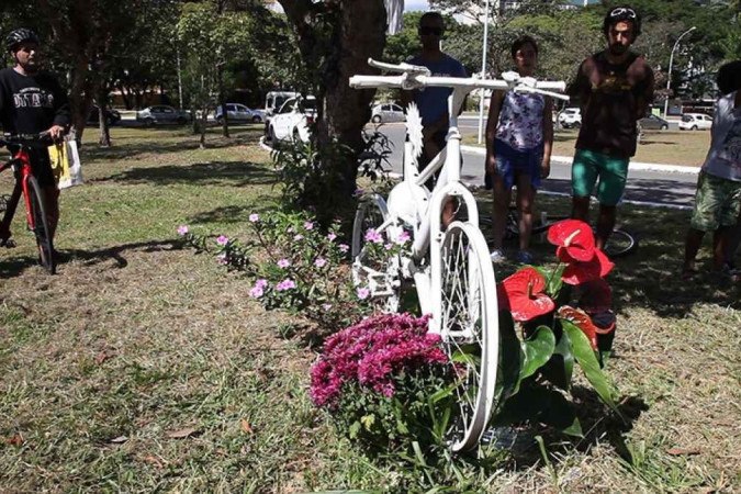 Cena do filme Lulu 
vai de bike, tributo ao ciclista brasiliense  Pedro Davidson
