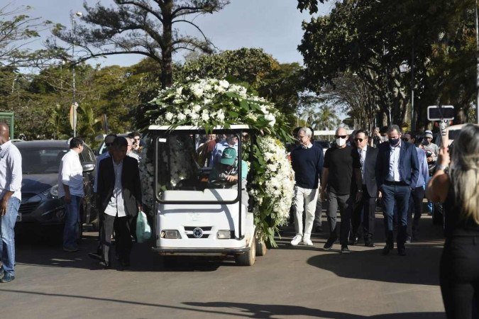 Despedida de Gilberto ocorreu nessa quarta-feira (13/7), no cemitério Campo da Esperança -  (crédito: Minervino Júnior/CB/D.A.Press)