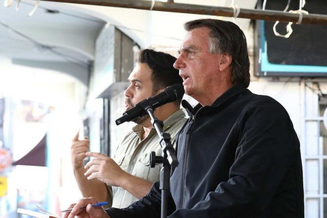 Bolsonaro ainda criticou a imprensa por noticiar a ausência de contato com a viúva de Arruda -  (crédito: Clauber Cleber Caetano/PR)