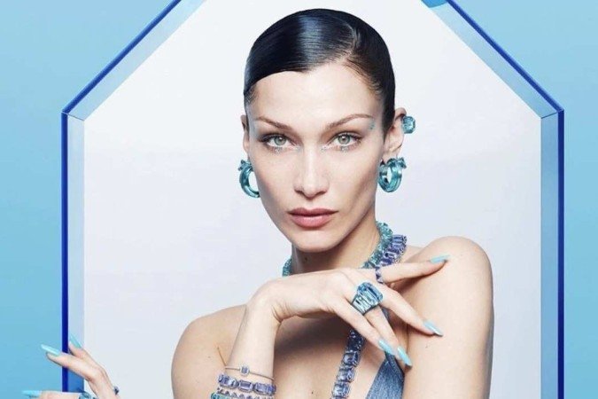 As sobrancelhas finas de Bella Hadid 