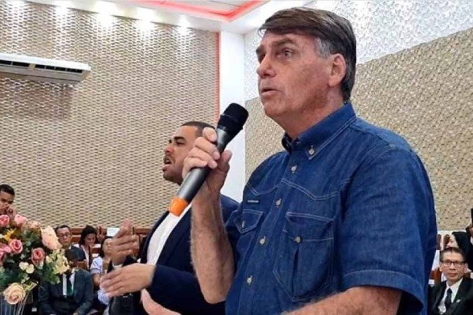 Bolsonaro durante o 38º Congresso de Estadual das Missionárias e Dirigentes de Círculo de Oração da Convenção Estadual das Assembleias de Deus do Maranhão — CEADEMA em Vitória do Mearim (MA) - (crédito: Reprodução/Facebook/Jair Messias Bolsonaro) Bolsonaro durante o 38º Congresso de Estadual das Missionárias e Dirigentes de Círculo de Oração da Convenção Estadual das Assembleias de Deus do Maranhão — CEADEMA em Vitória do Mearim (MA) - (crédito: Reprodução/Facebook/Jair Messias Bolsonaro)